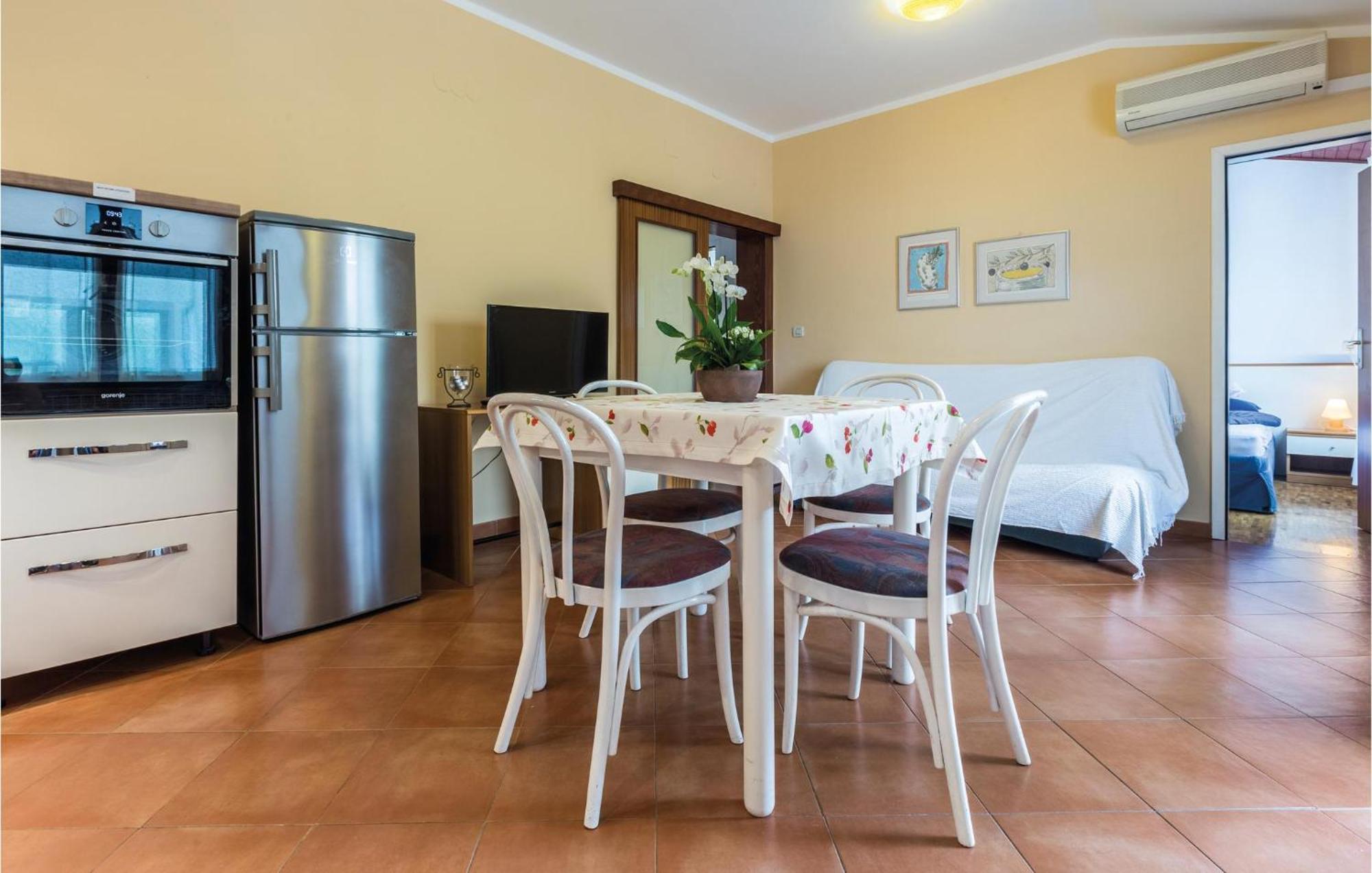 Gorgeous Apartment In Porec With Kitchen מראה חיצוני תמונה