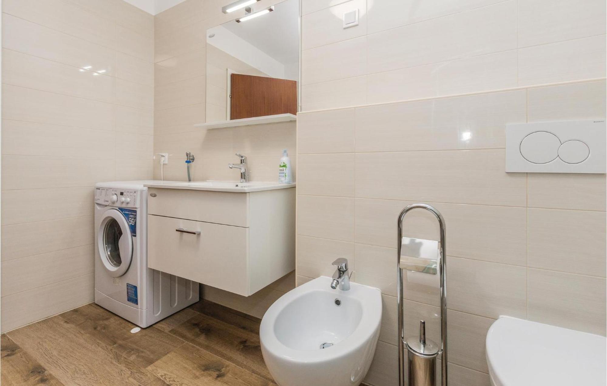 Gorgeous Apartment In Porec With Kitchen מראה חיצוני תמונה