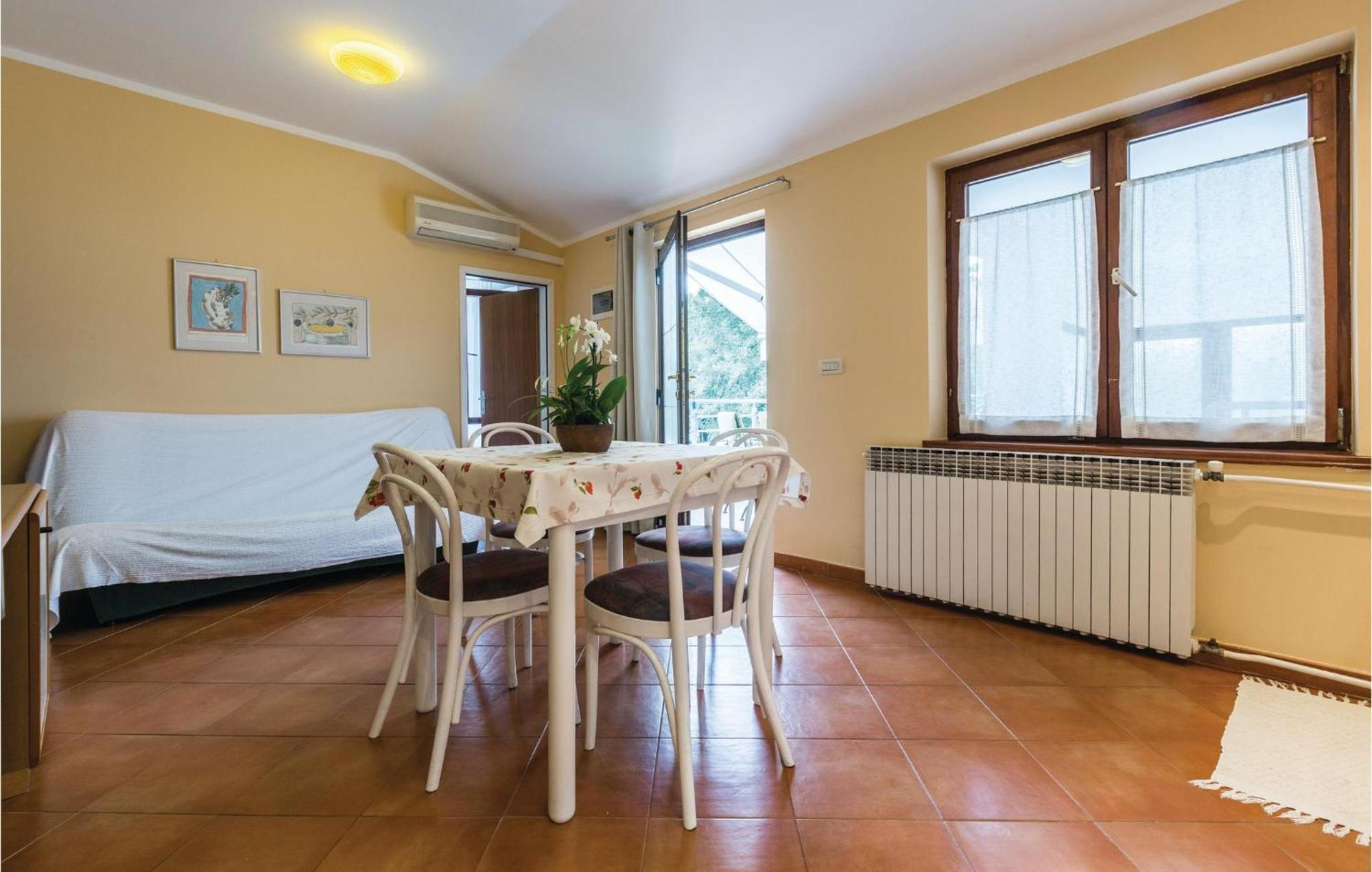 Gorgeous Apartment In Porec With Kitchen מראה חיצוני תמונה