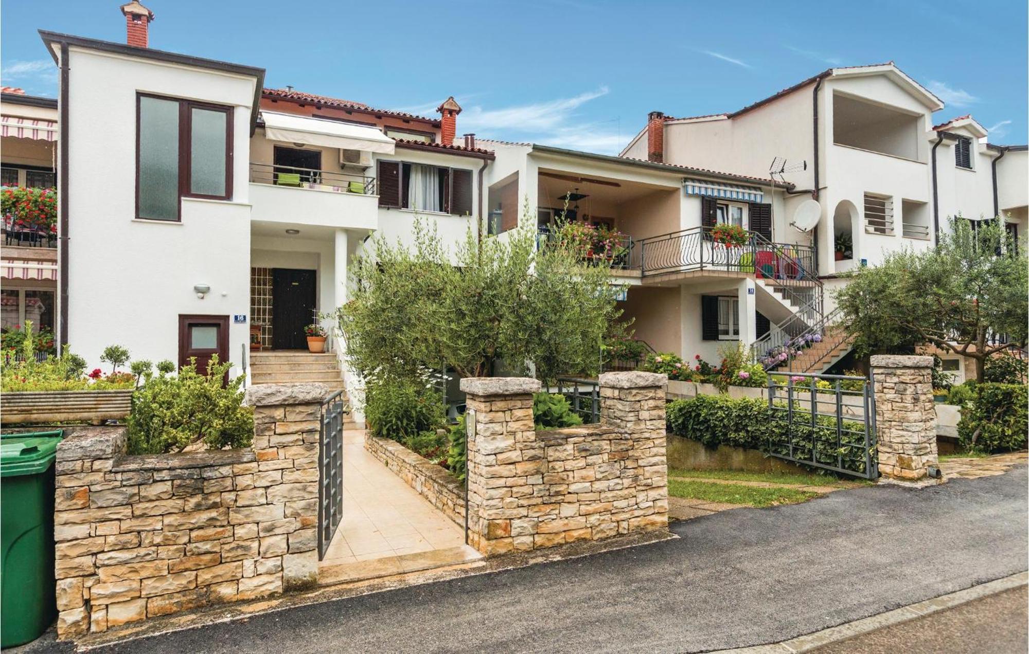 Gorgeous Apartment In Porec With Kitchen מראה חיצוני תמונה