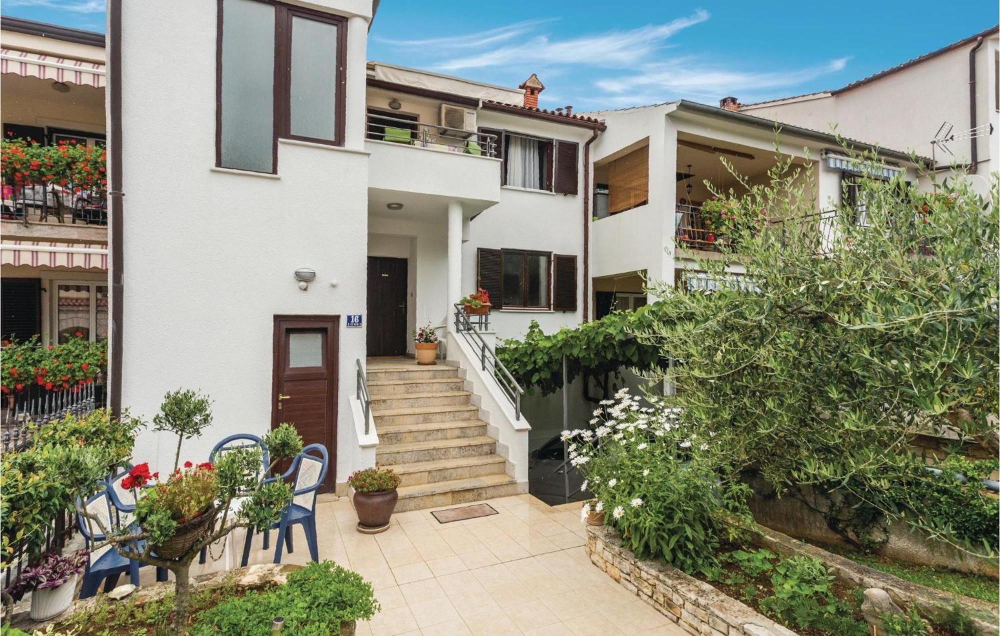 Gorgeous Apartment In Porec With Kitchen מראה חיצוני תמונה
